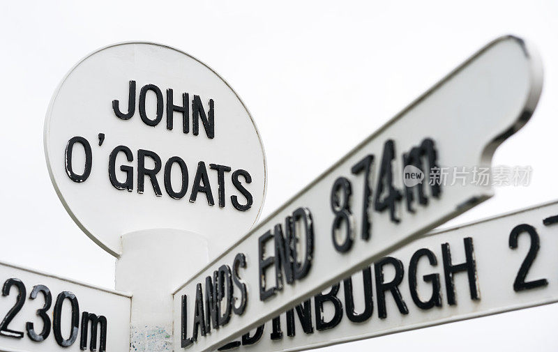 John o'Groats village sign位于苏格兰北部，与英格兰南部的Lands End距离很远